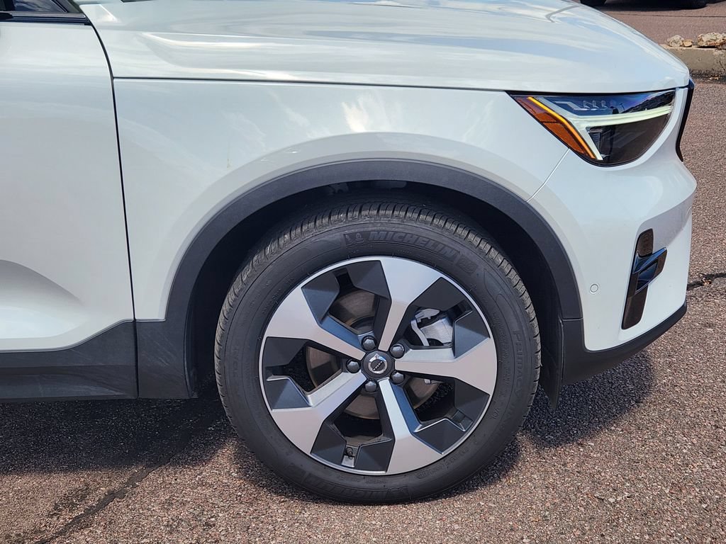New 2026 Volvo XC40 B5 Plus w/ Protection Package Premier AWD/4WD image 29