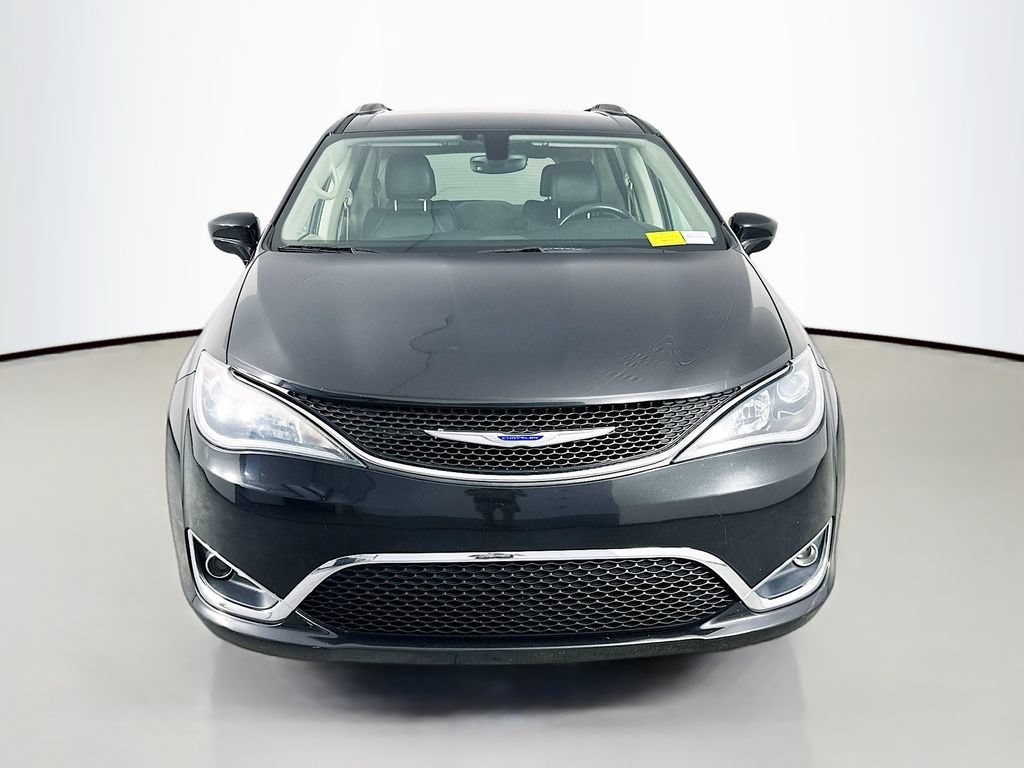 Used 2019 Chrysler Pacifica Touring-L FWD image 2