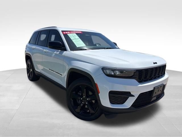 Used 2023 Jeep Grand Cherokee Altitude AWD/4WD image 2