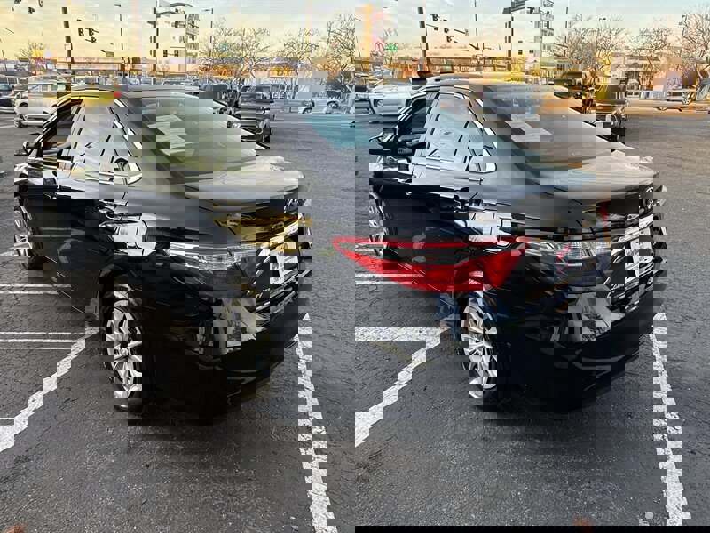 Used 2016 Toyota Camry LE image 3