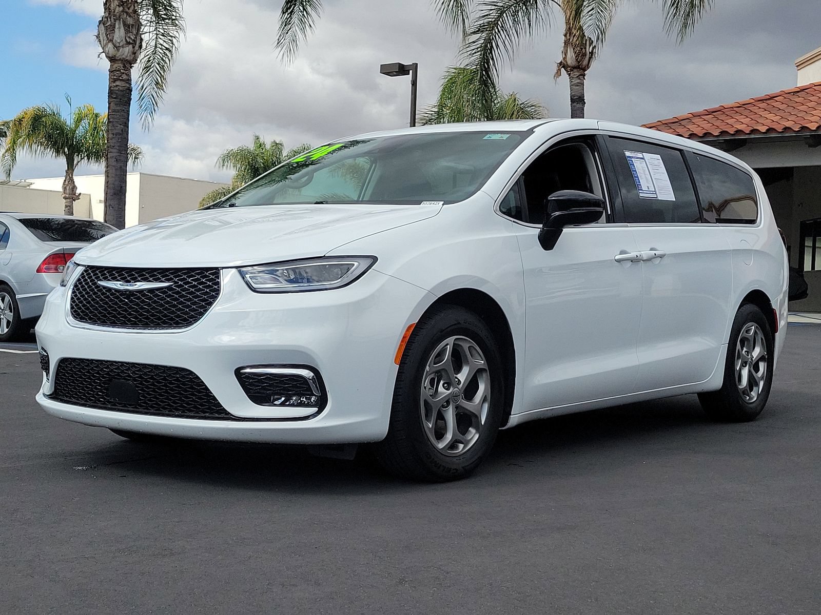 Used 2024 Chrysler Pacifica Limited FWD image 5