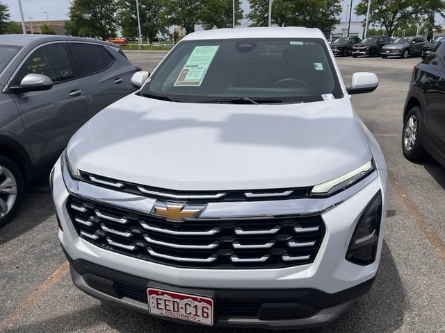 Used 2025 Chevrolet Equinox LT AWD/4WD image 2