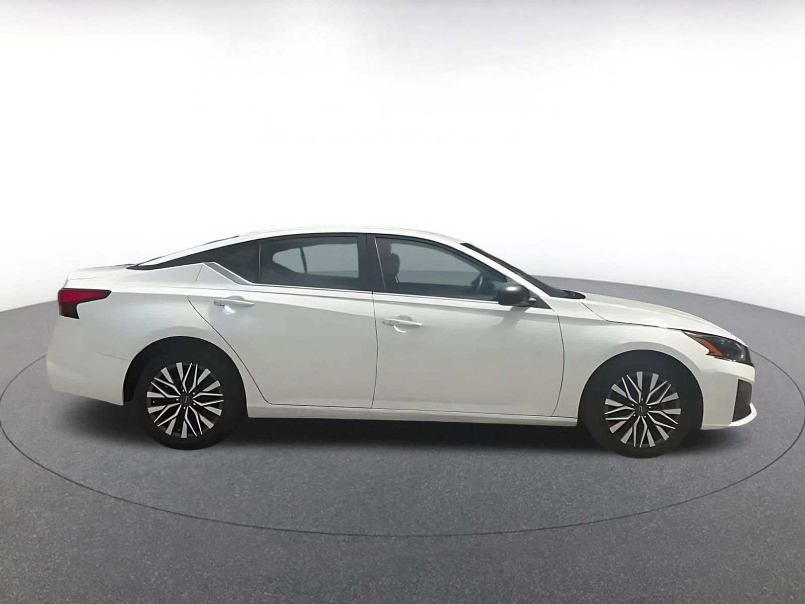 Used 2025 Nissan Altima 2.5 SV FWD image 16