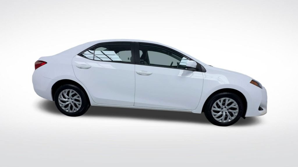 Used 2017 Toyota Corolla LE w/ Carpet Mat Package (TMS) FWD image 9