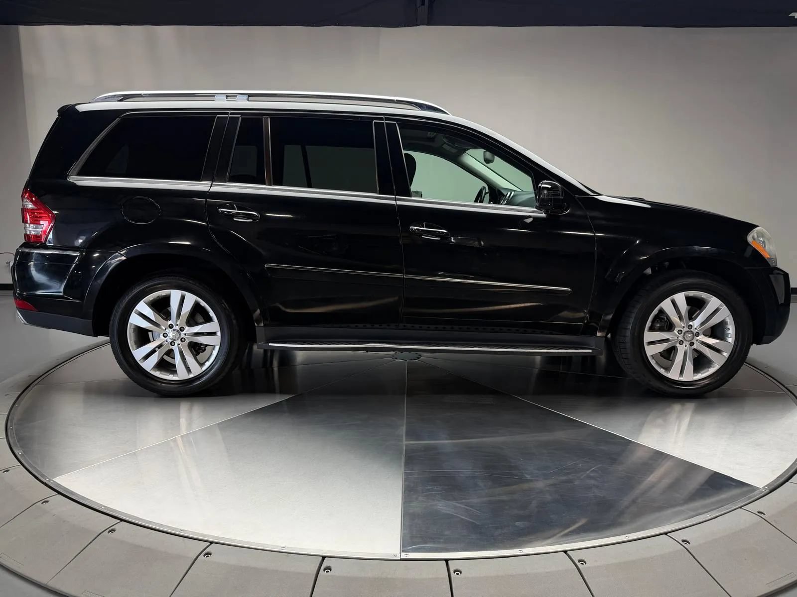 Used 2012 Mercedes-Benz GL 450 4MATIC w/ Premium 1 Pkg image 6