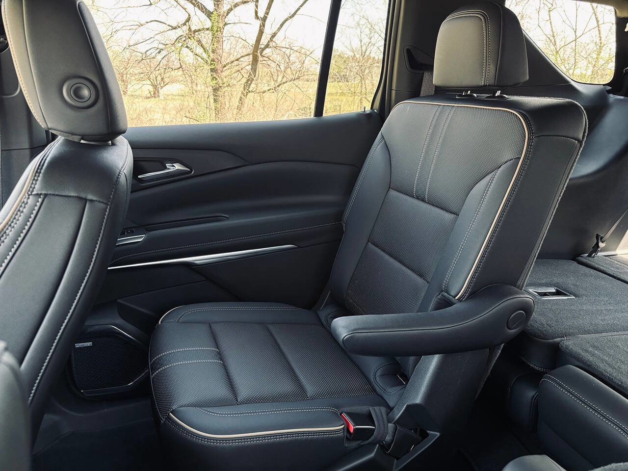 Used 2025 Chevrolet Traverse High Country image 26
