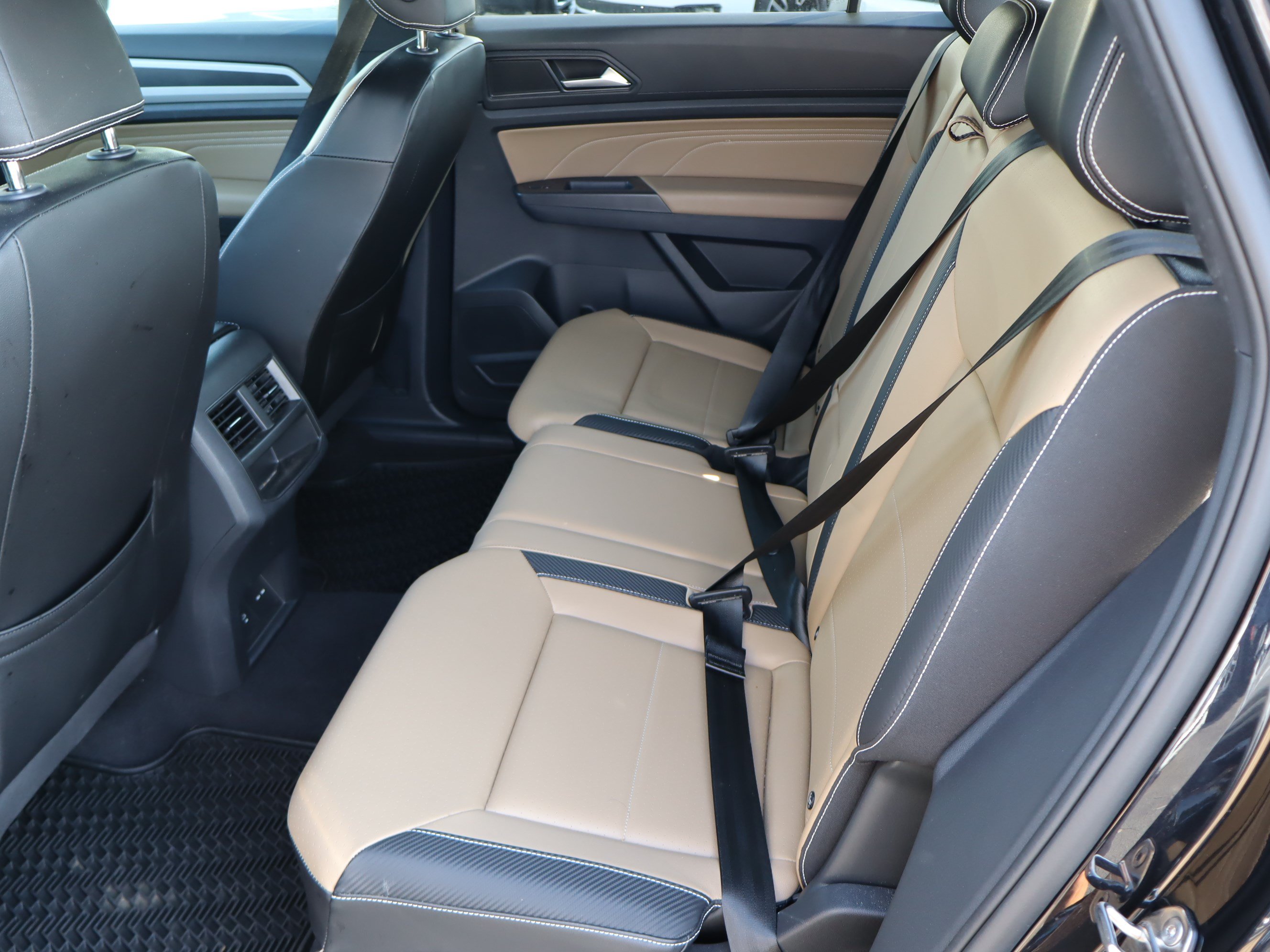 Used 2023 Volkswagen Atlas Cross Sport SE AWD/4WD image 31