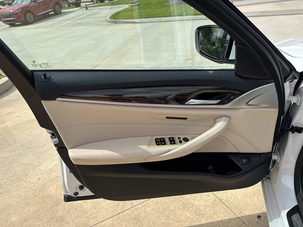 Used 2020 BMW 530i w/ M Sport Package RWD image 21