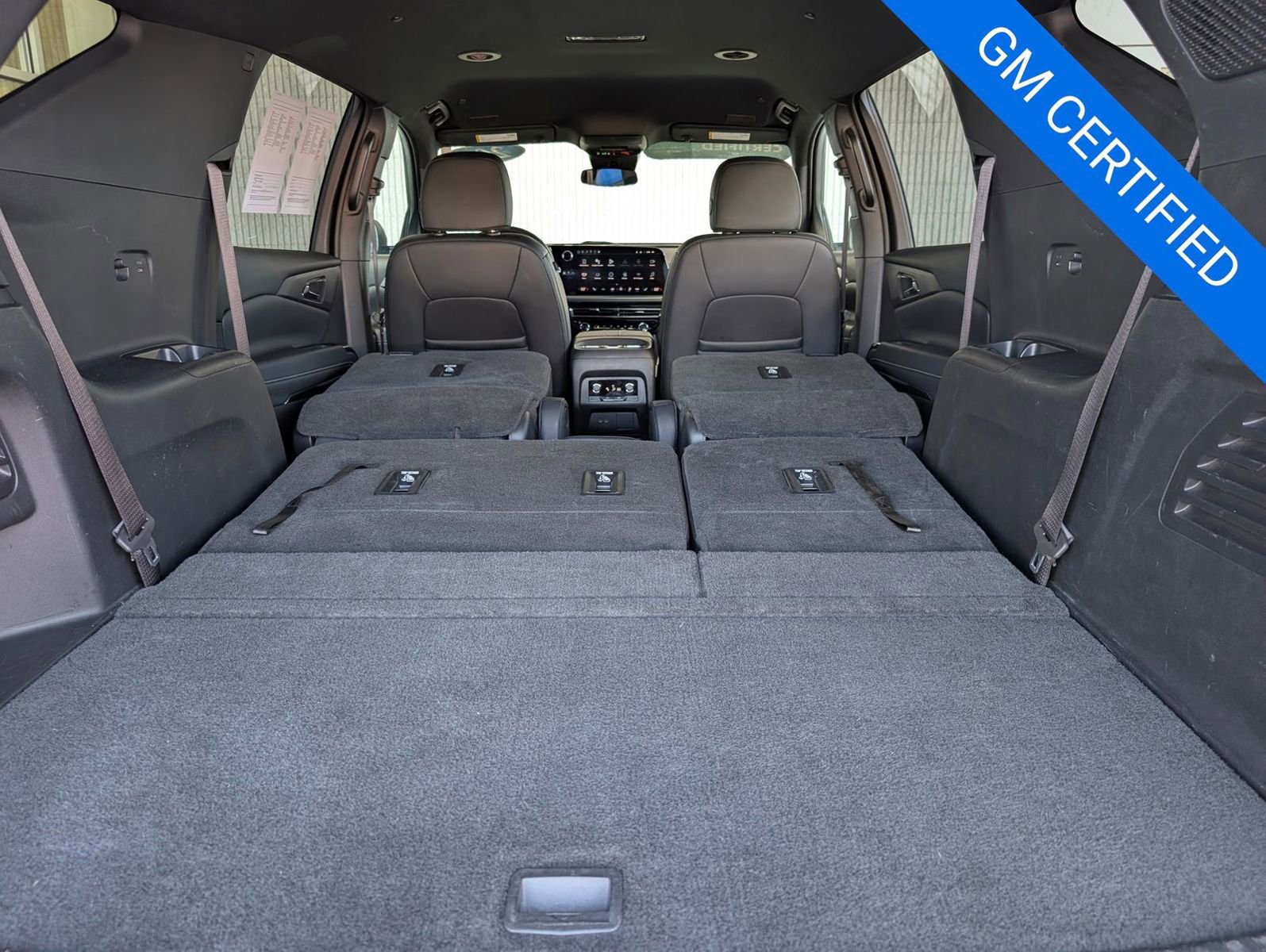 Used 2025 Chevrolet Traverse LT image 35