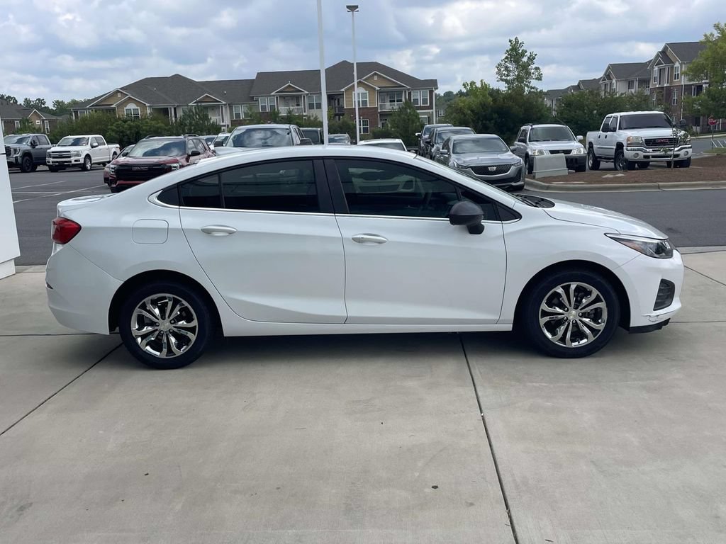 Used 2019 Chevrolet Cruze LT w/ Convenience Package FWD image 6