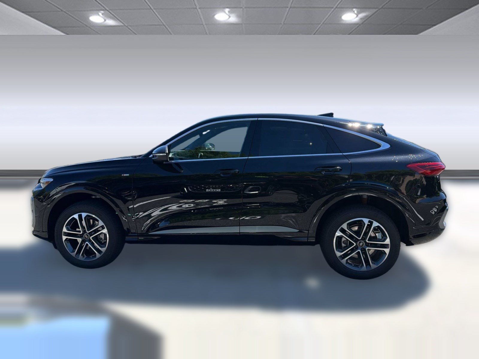 Used 2026 Audi Q5 Premium Plus w/ Premium Plus AWD/4WD image 2