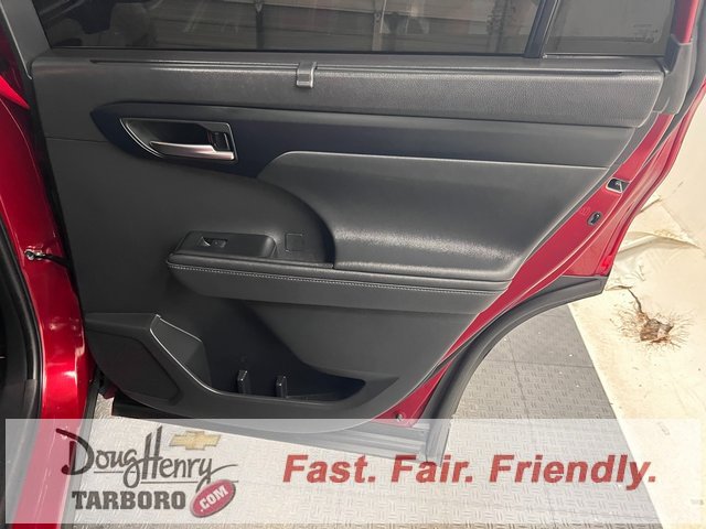 Used 2022 Toyota Highlander XLE image 39