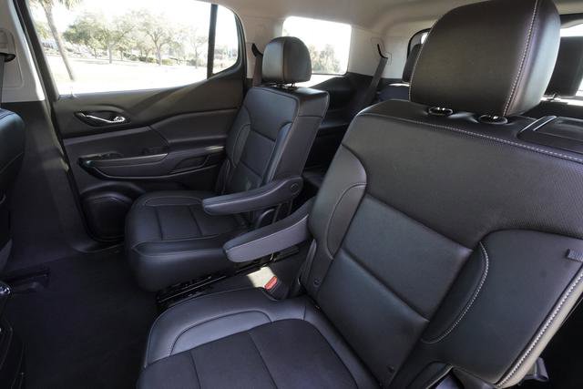 Used 2023 GMC Acadia SLT image 28