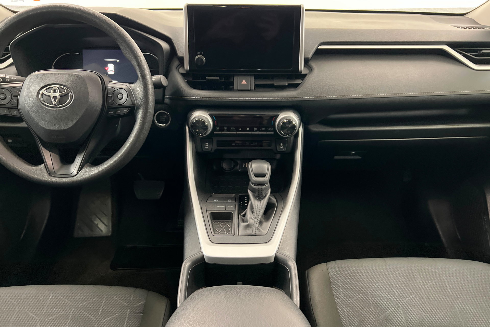 Used 2025 Toyota RAV4 XLE FWD image 14