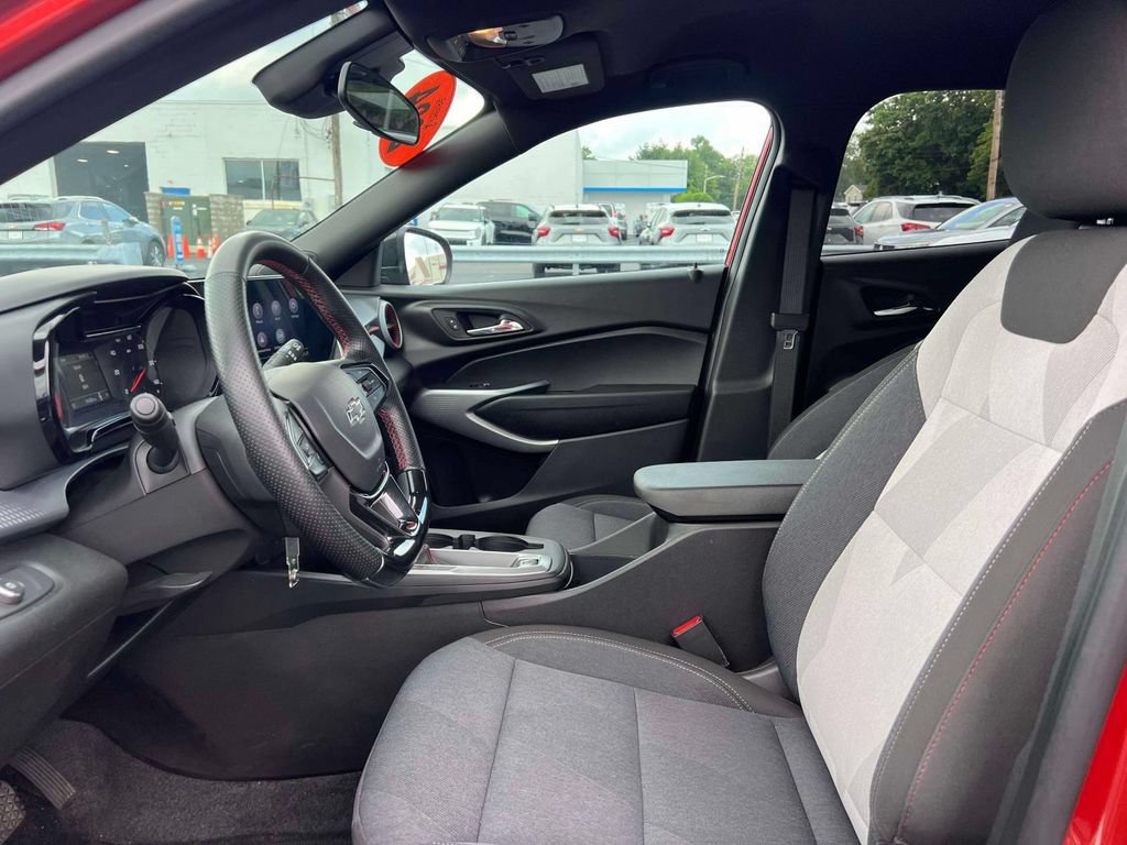 Used 2024 Chevrolet Trax RS w/ Driver Confidence Package FWD image 16
