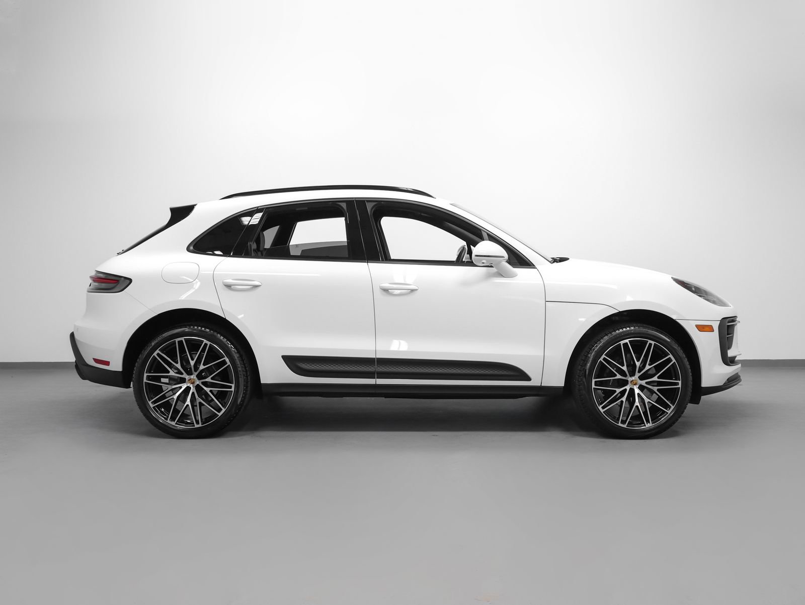 Certified 2026 Porsche Macan image 13