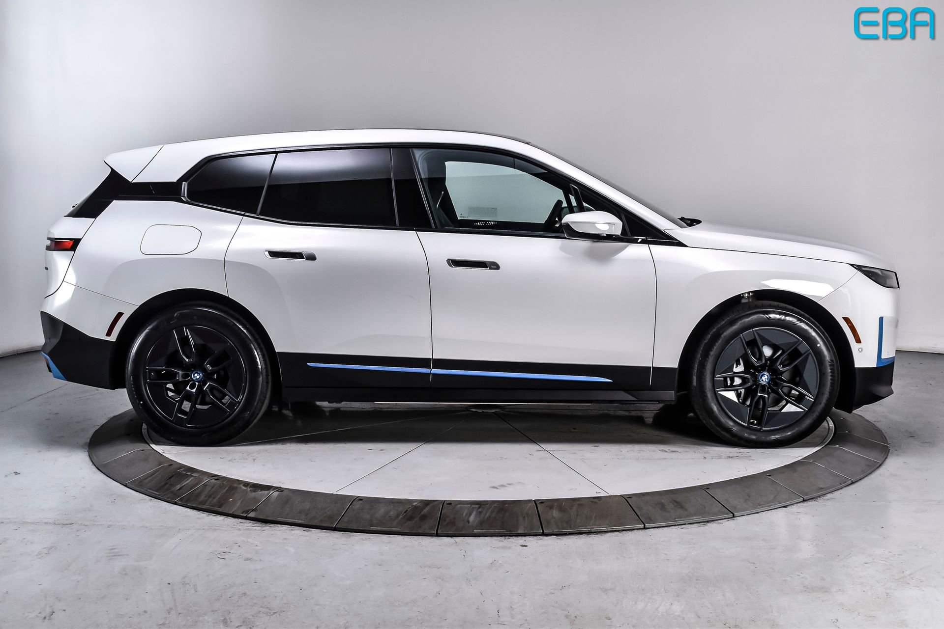 Used 2023 BMW iX xDrive50 w/ BMW I Signature Blue Package AWD/4WD image 7