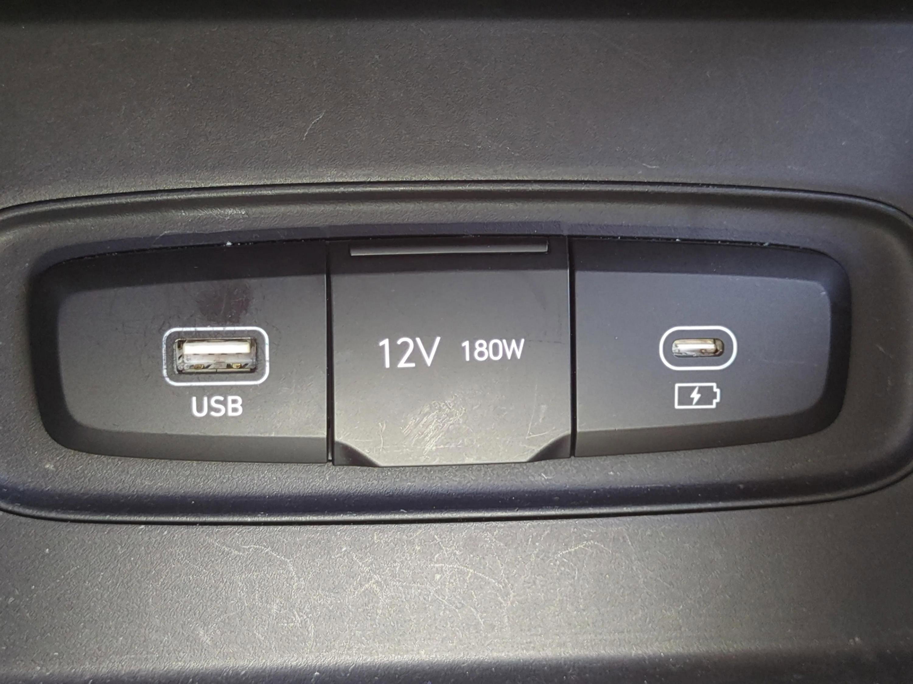 Certified 2023 Hyundai Venue SE FWD image 45