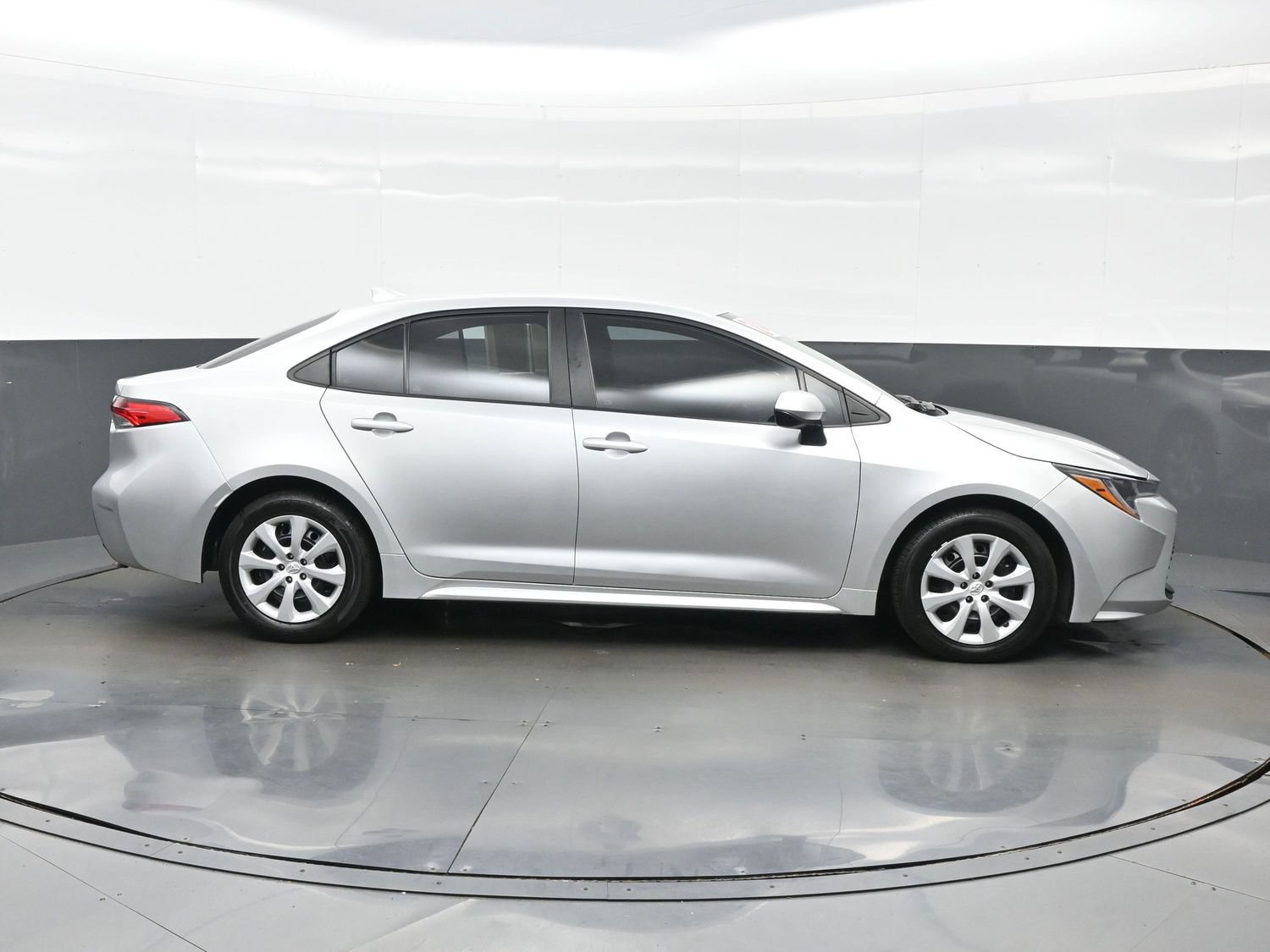 Used 2024 Toyota Corolla LE FWD image 7