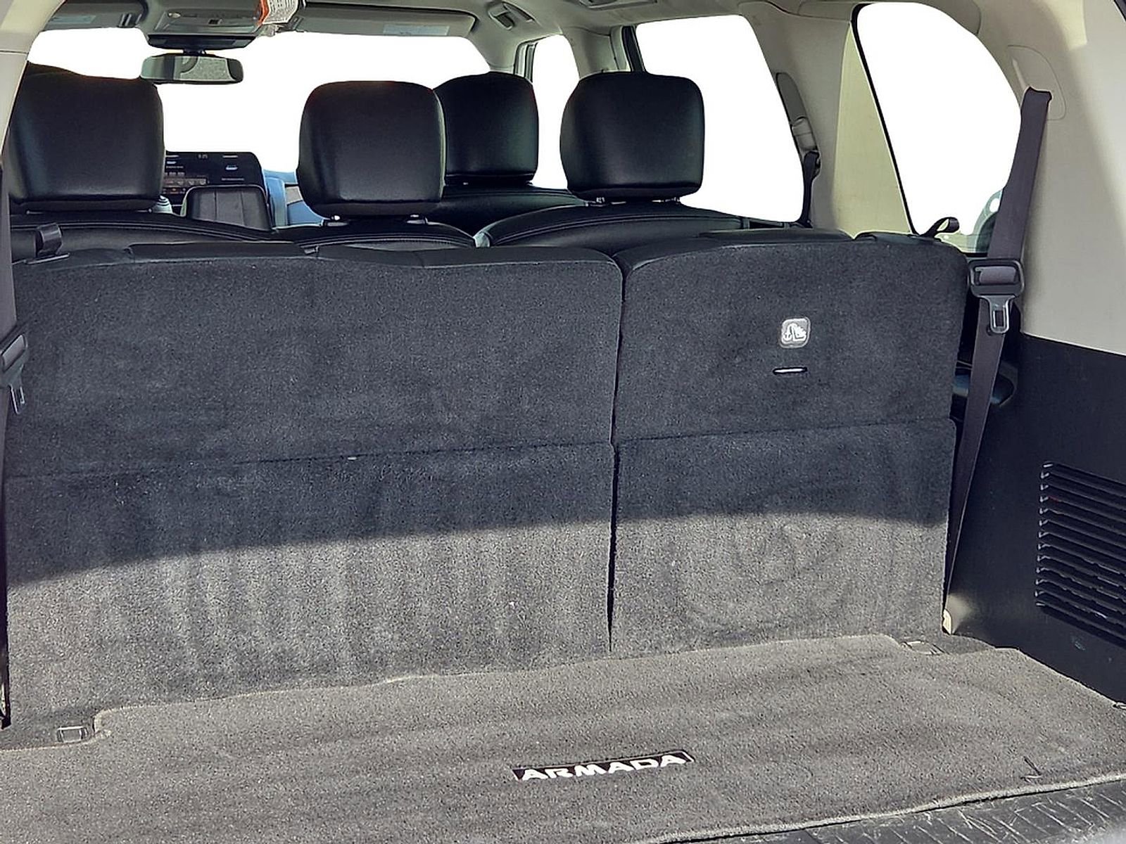 Used 2024 Nissan Armada SL image 8