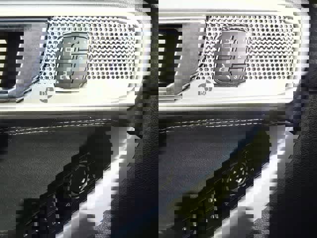 Used 2022 Ford Explorer Limited w/ Equipment Group 301A image 9