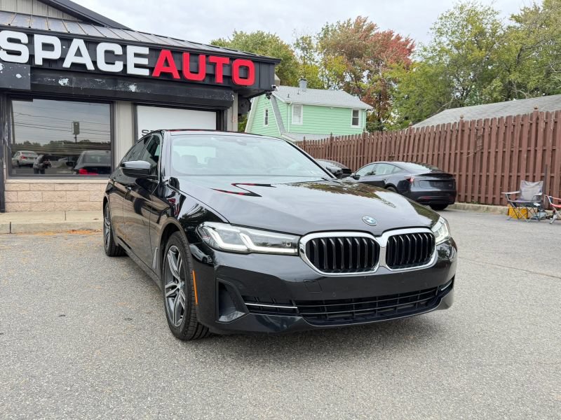 Used 2021 BMW 530i xDrive w/ Premium Package AWD/4WD image 4