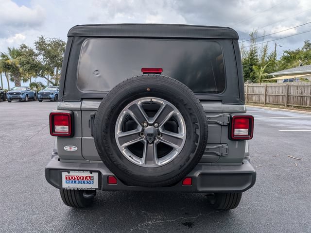 Used 2022 Jeep Wrangler Unlimited Sahara AWD/4WD image 5
