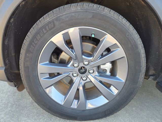 Used 2025 Ford Explorer Active w/ Active Comfort Package image 11