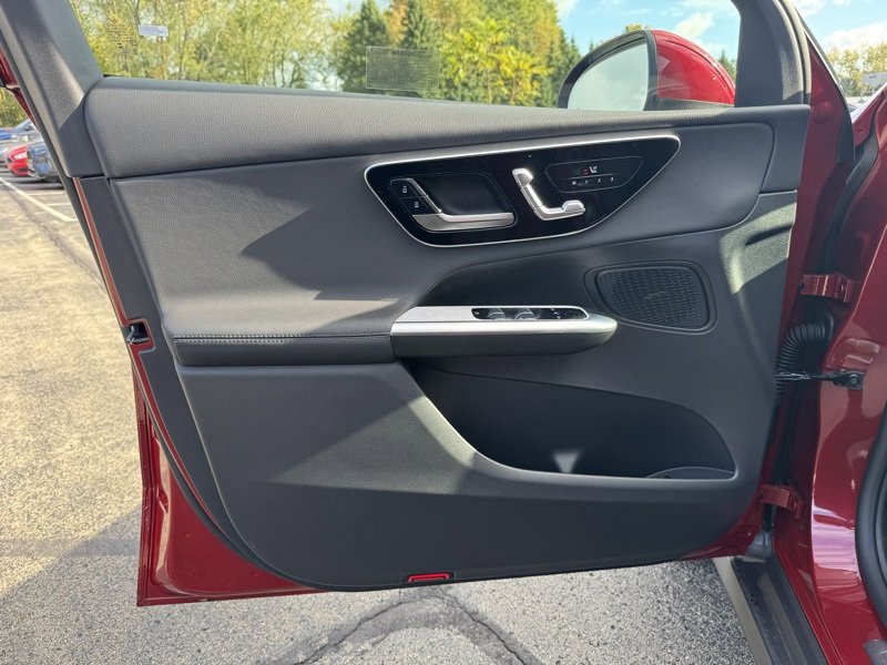 Used 2025 Mercedes-Benz GLC 350e 4MATIC image 17