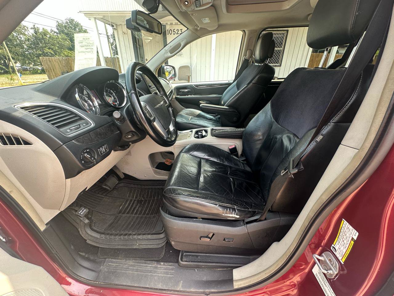 Used 2011 Chrysler Town & Country Limited FWD image 11