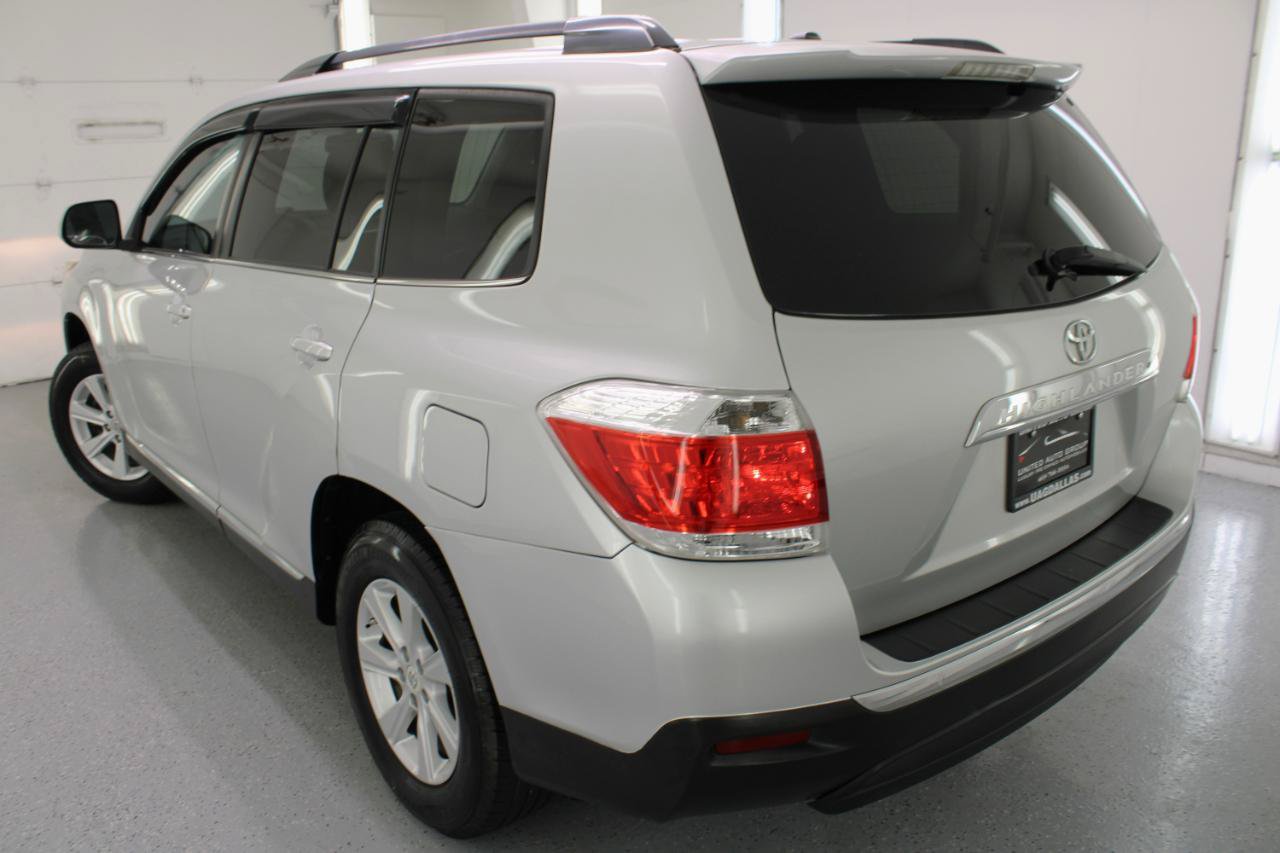 Used 2011 Toyota Highlander SE w/ Tow Pkg FWD image 31