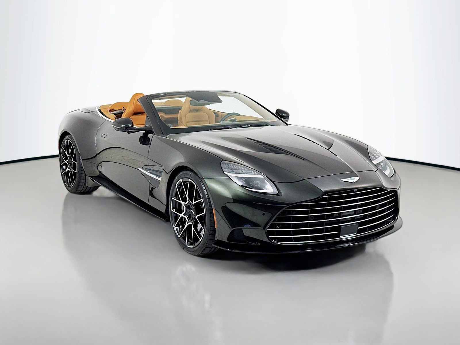 Used 2026 Aston Martin Vanquish Convertible RWD image 1