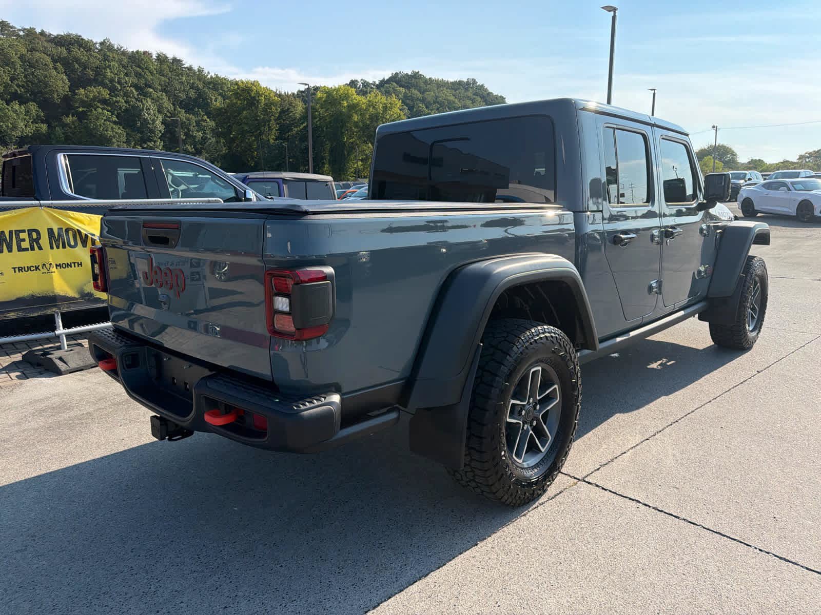 Used 2025 Jeep Gladiator Mojave w/ Steel Bumper Group AWD/4WD image 6