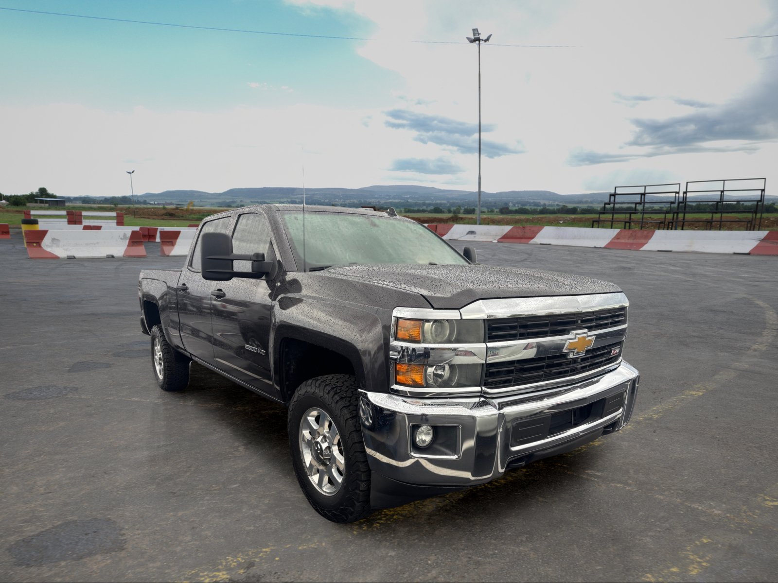 Used 2015 Chevrolet Silverado 2500 LT w/ LT Convenience Package AWD/4WD image 2