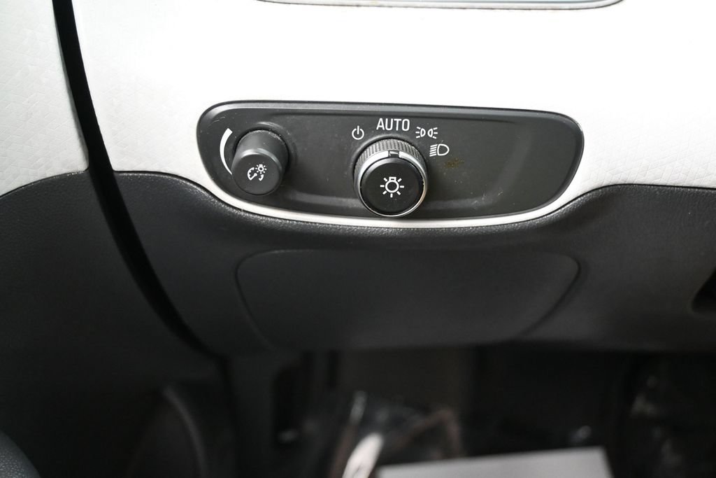 Used 2018 Chevrolet Bolt LT FWD image 21
