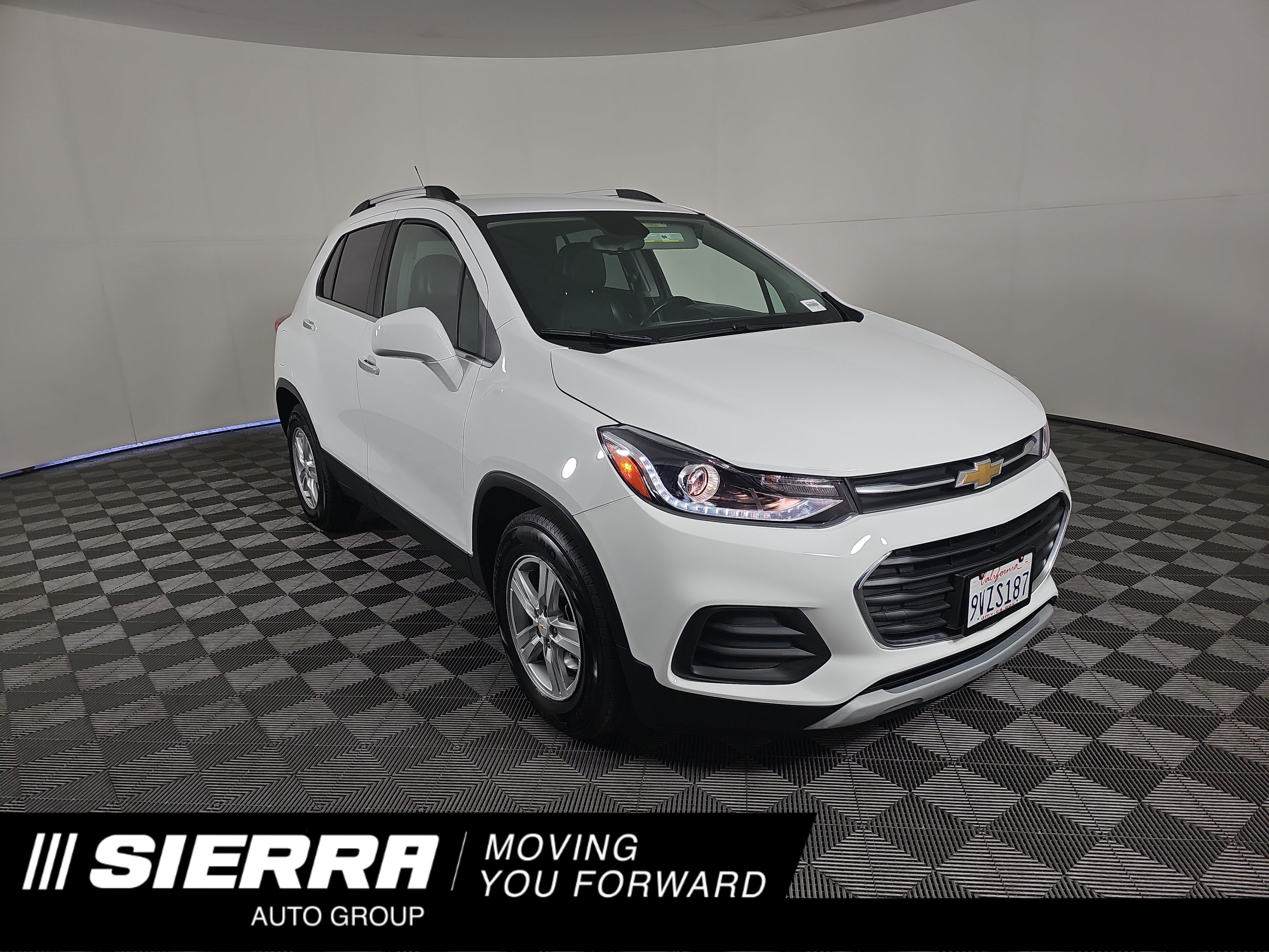 Used 2020 Chevrolet Trax LT w/ LT Convenience Package FWD image 1