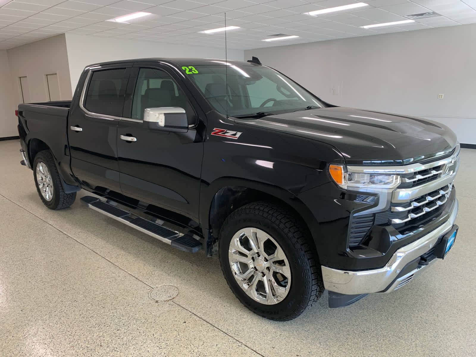 Used 2023 Chevrolet Silverado 1500 LTZ w/ Technology Package image 3