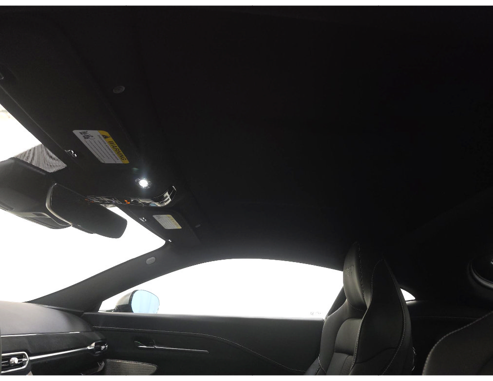 Used 2025 Aston Martin V8 Vantage Coupe RWD image 13