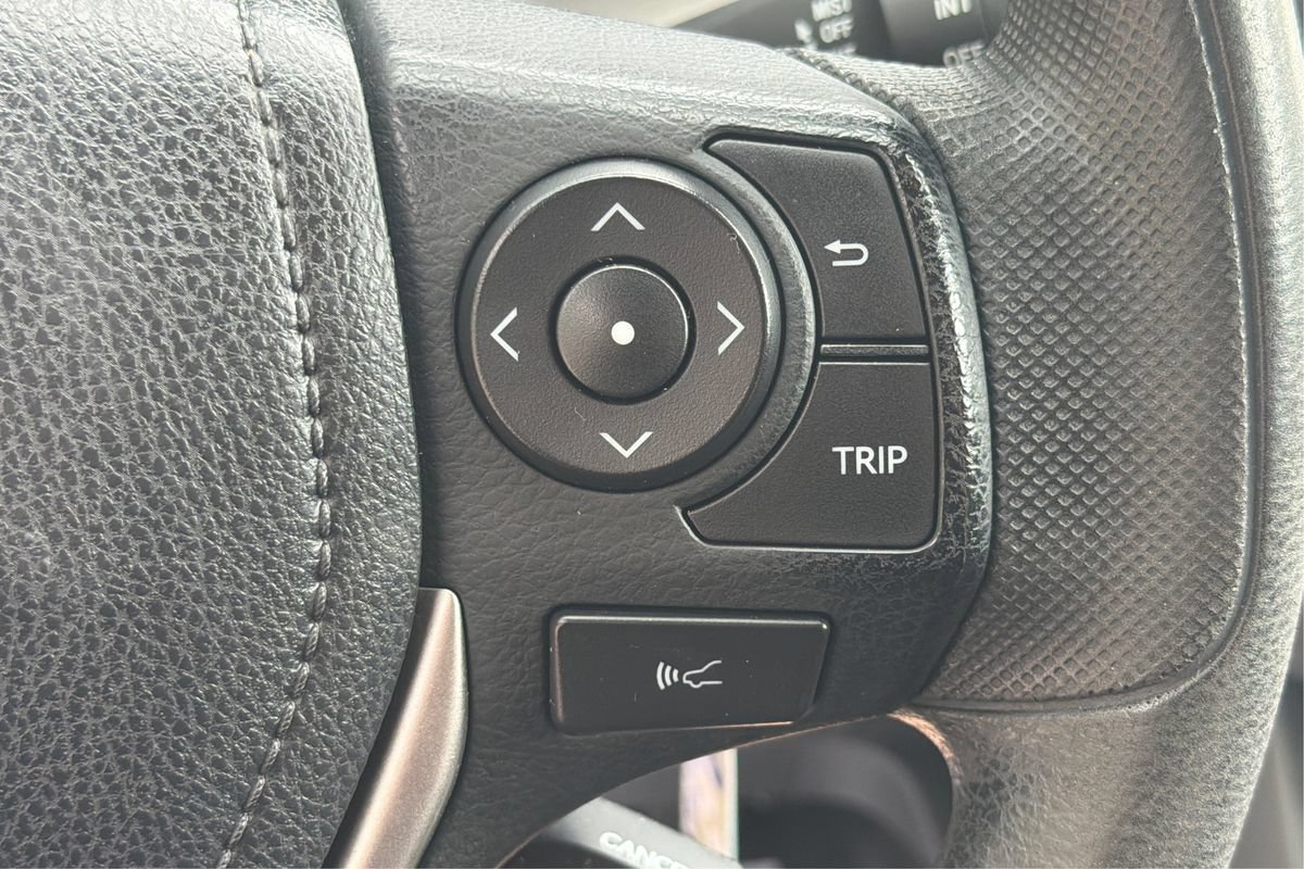 Used 2017 Toyota RAV4 LE FWD image 30