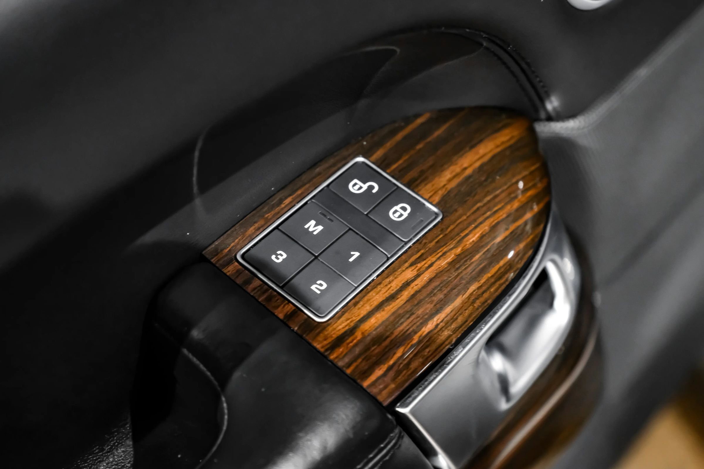 Used 2017 Land Rover Range Rover HSE image 48