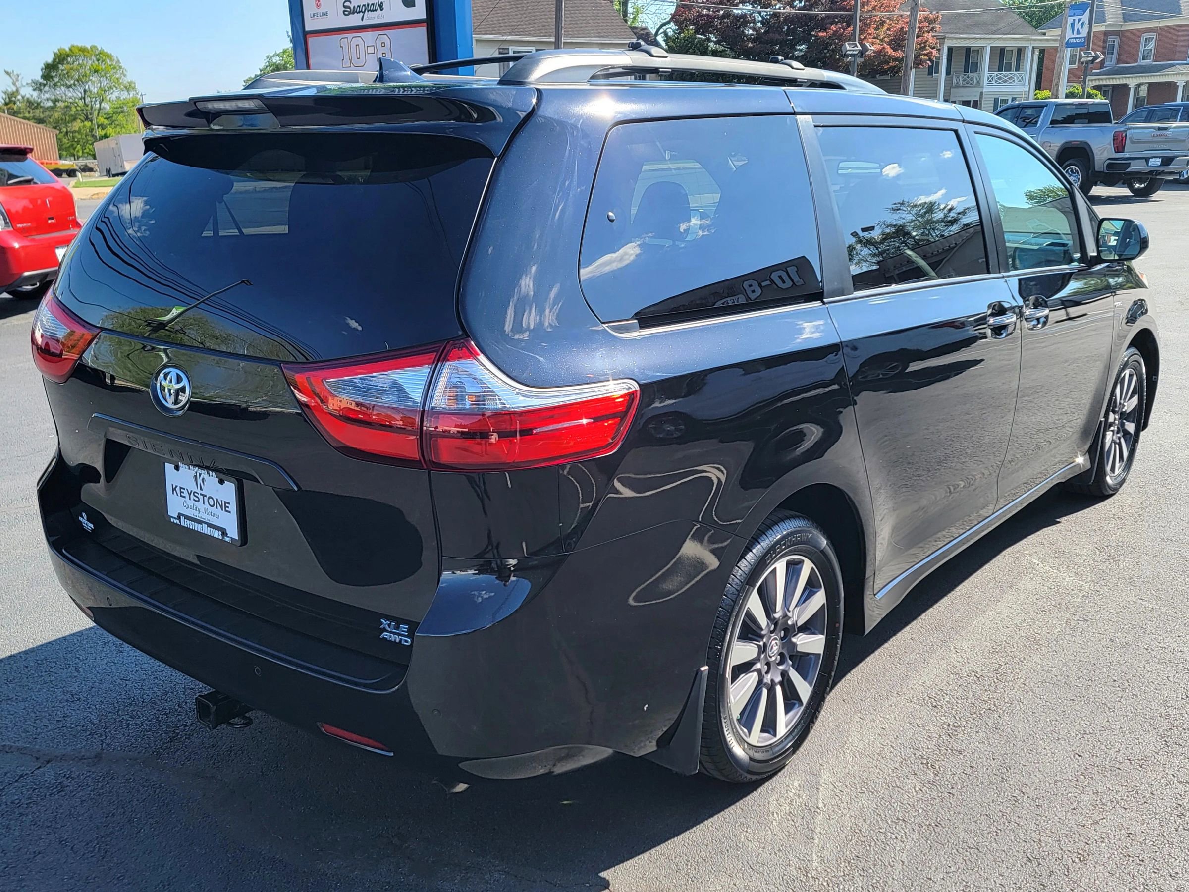 Used 2020 Toyota Sienna XLE w/ XLE Navigation Package AWD/4WD image 5