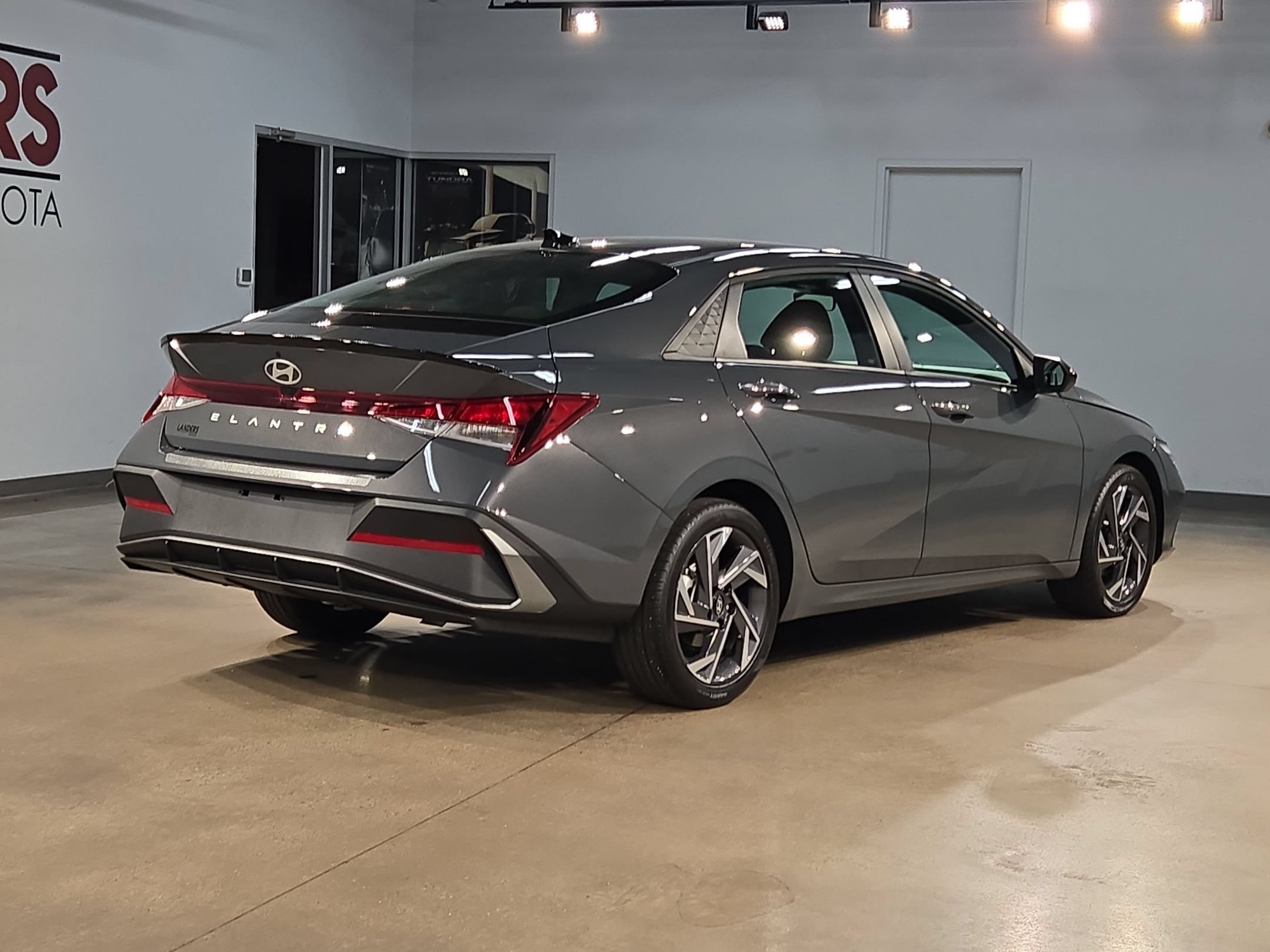 Used 2025 Hyundai Elantra Sport FWD image 7