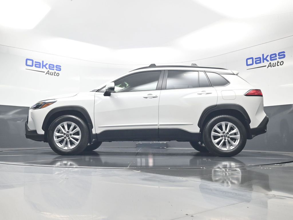 Used 2022 Toyota Corolla Cross LE FWD image 39