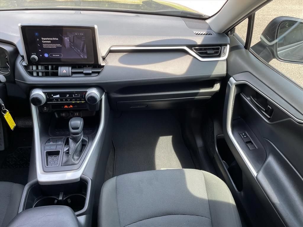 Used 2023 Toyota RAV4 LE FWD image 7