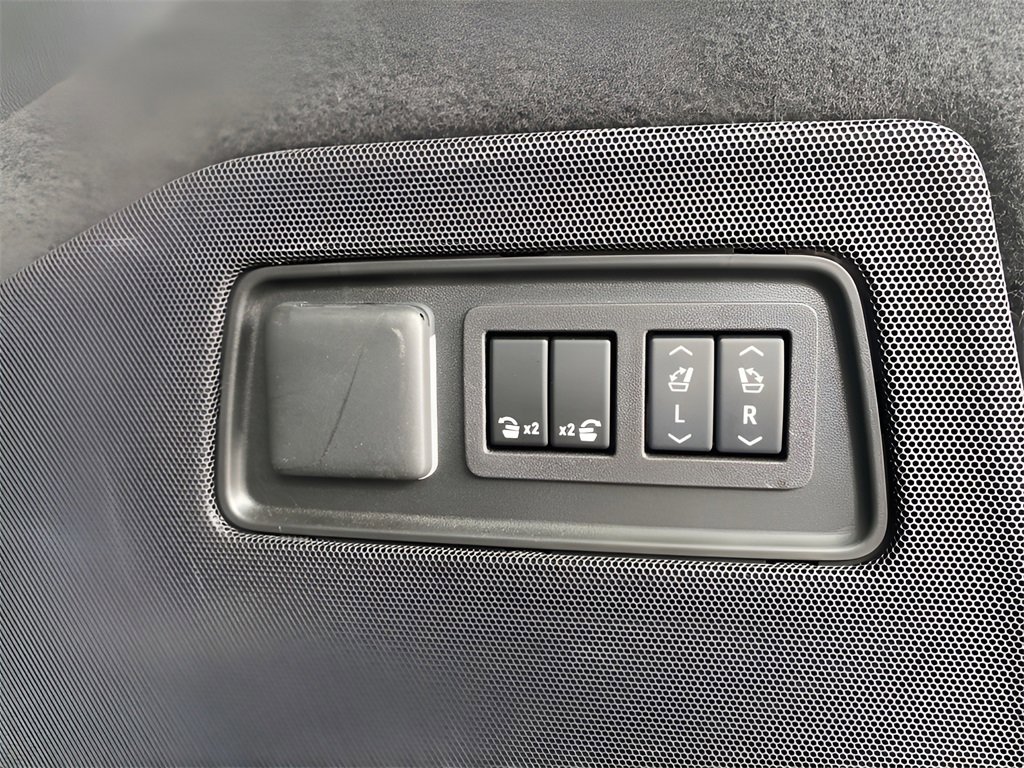 Certified 2024 Cadillac Escalade ESV V w/ Heavy-Duty Trailer Package image 9