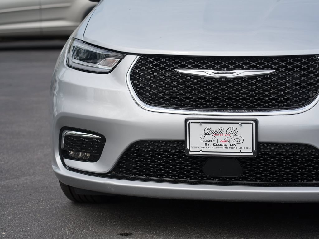 Used 2024 Chrysler Pacifica Limited FWD image 9