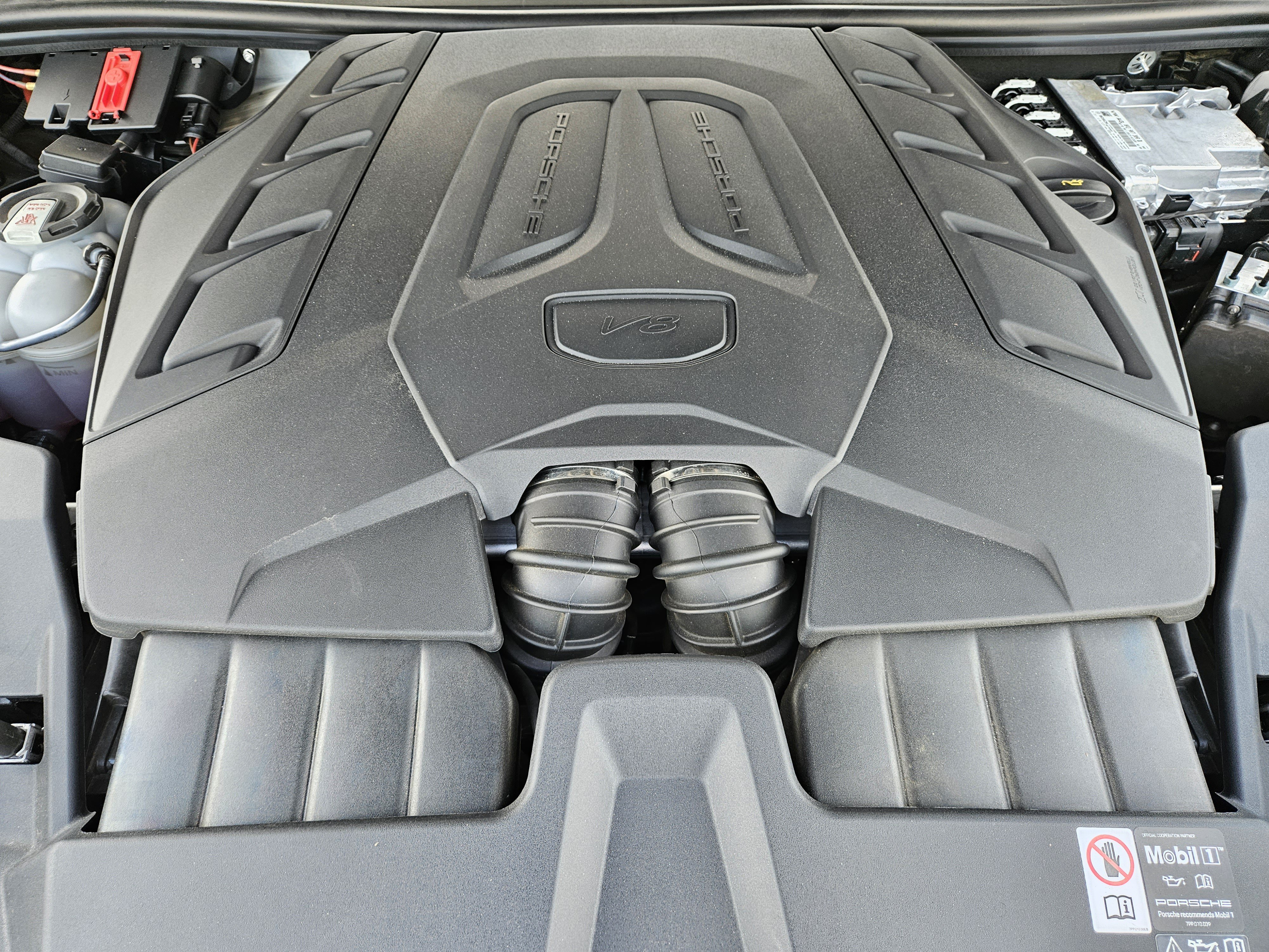 Certified 2025 Porsche Cayenne GTS AWD/4WD image 30