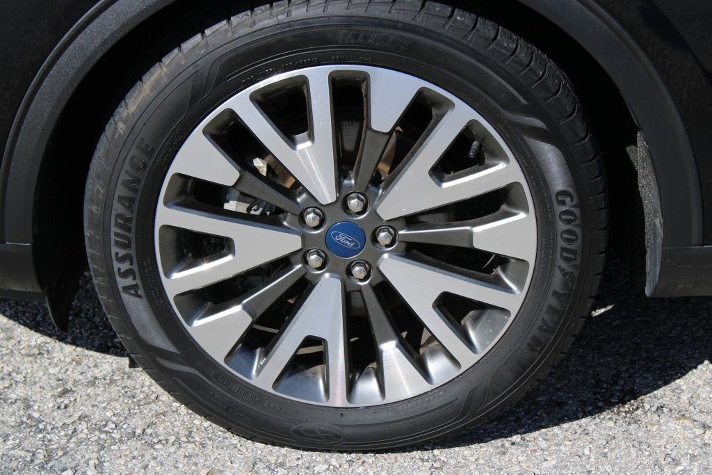 Used 2020 Ford Escape Titanium image 8