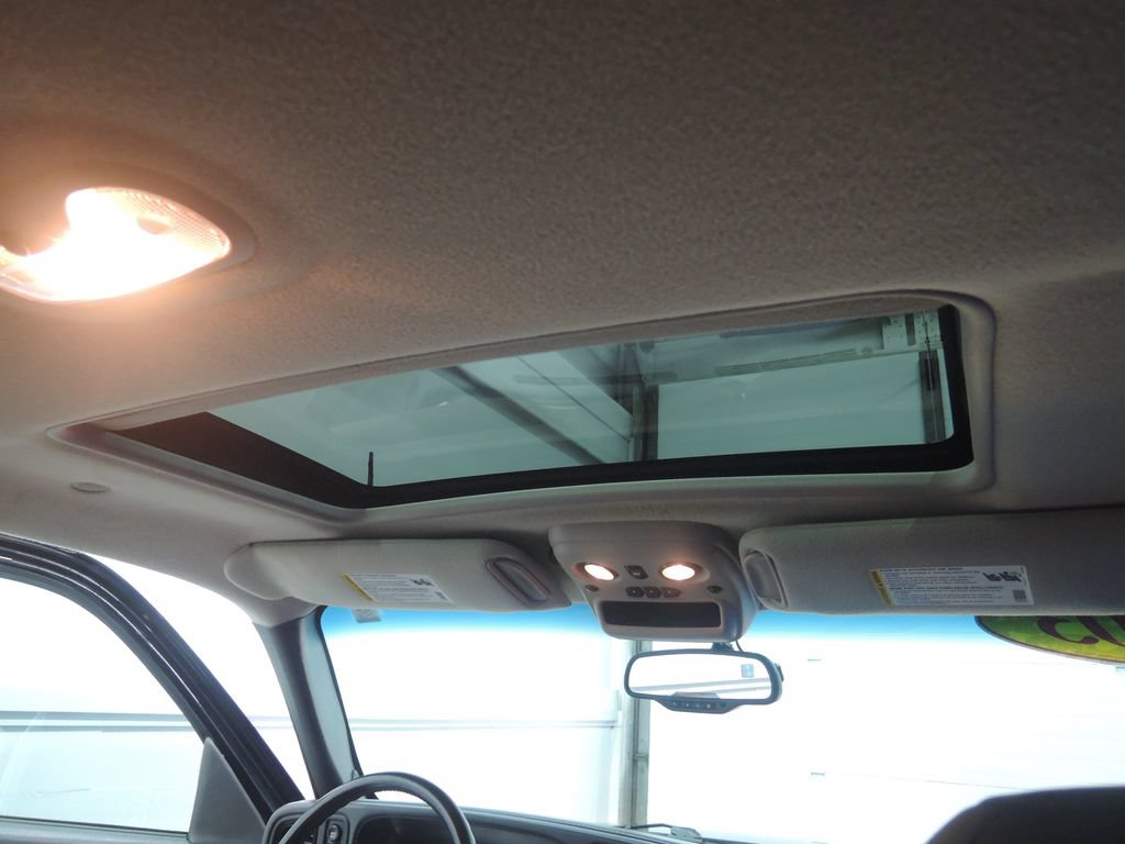 Used 2003 Chevrolet Avalanche 4x4 w/ The North Face Edition image 37