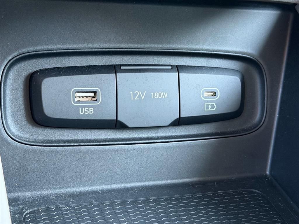 Certified 2023 Hyundai Venue SEL w/ Cargo Package image 19